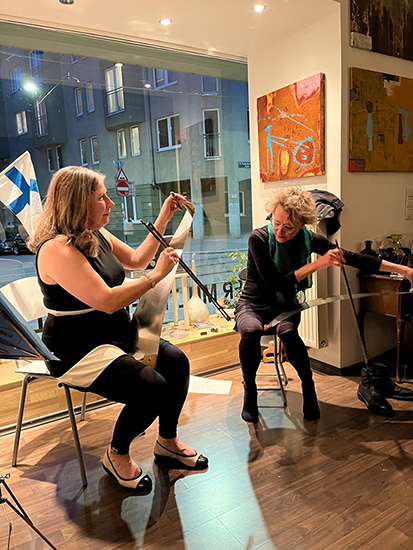 Kunstraum JORO: Foto: Johannes Gasser; Teija Likamaa; Martina Gasser; Singende Säge; Musical Saw