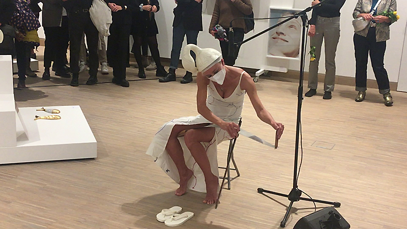 Performance: Martina Gasser; Videostil: Christoph Theiler, Singende Säge, Musical Saw, Künstlerhaus